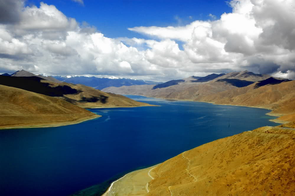 Yamdrok Lake