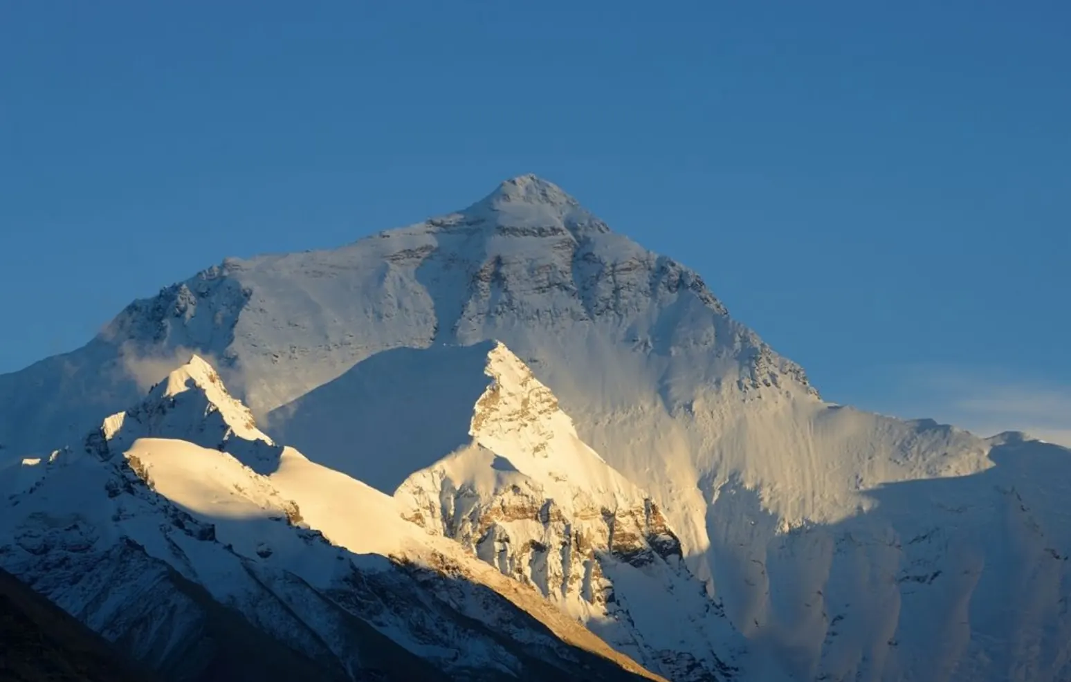 Sunrise on Mount Everest from the north side